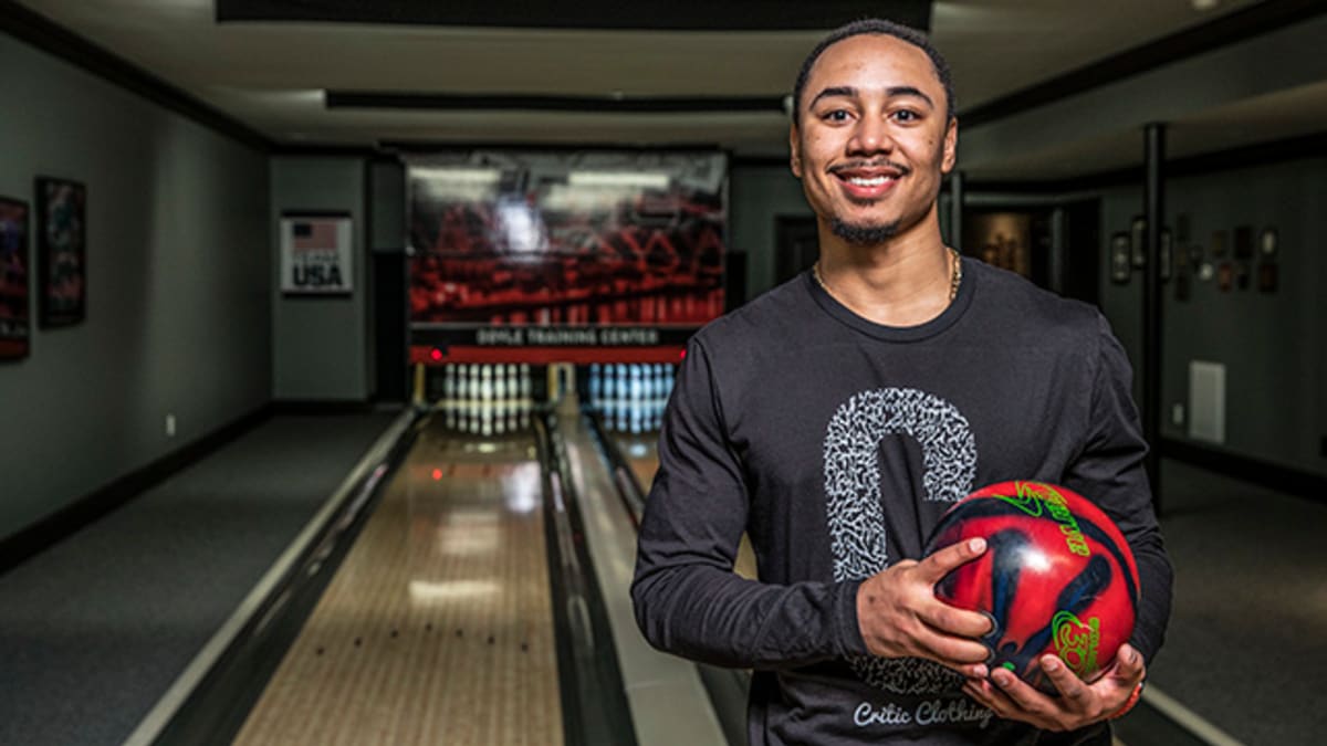 Backstage: Bowling with Mookie
