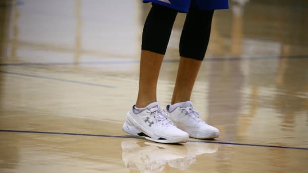 Steph curry sale dad shoe