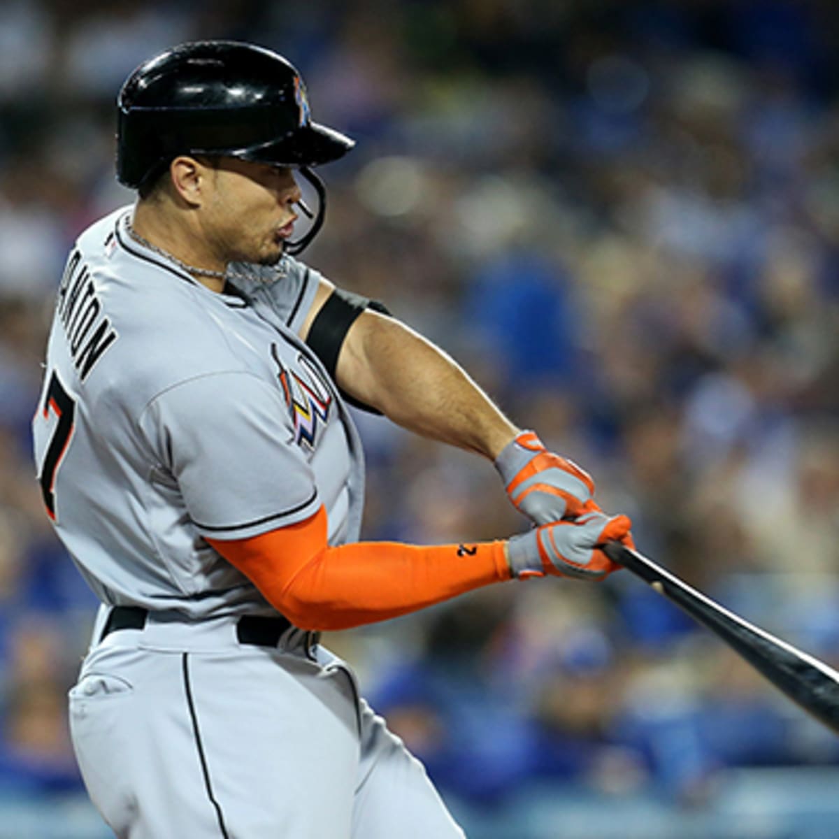 Giancarlo Stanton turns boos into cheers with two-run homer