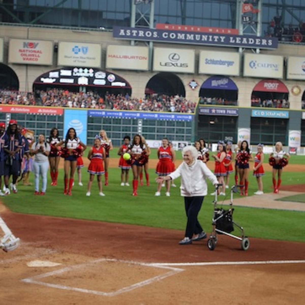 IMAGES: 2023 PitCCH In Foundation Celebrity Softball Game - Jersey Sporting  News