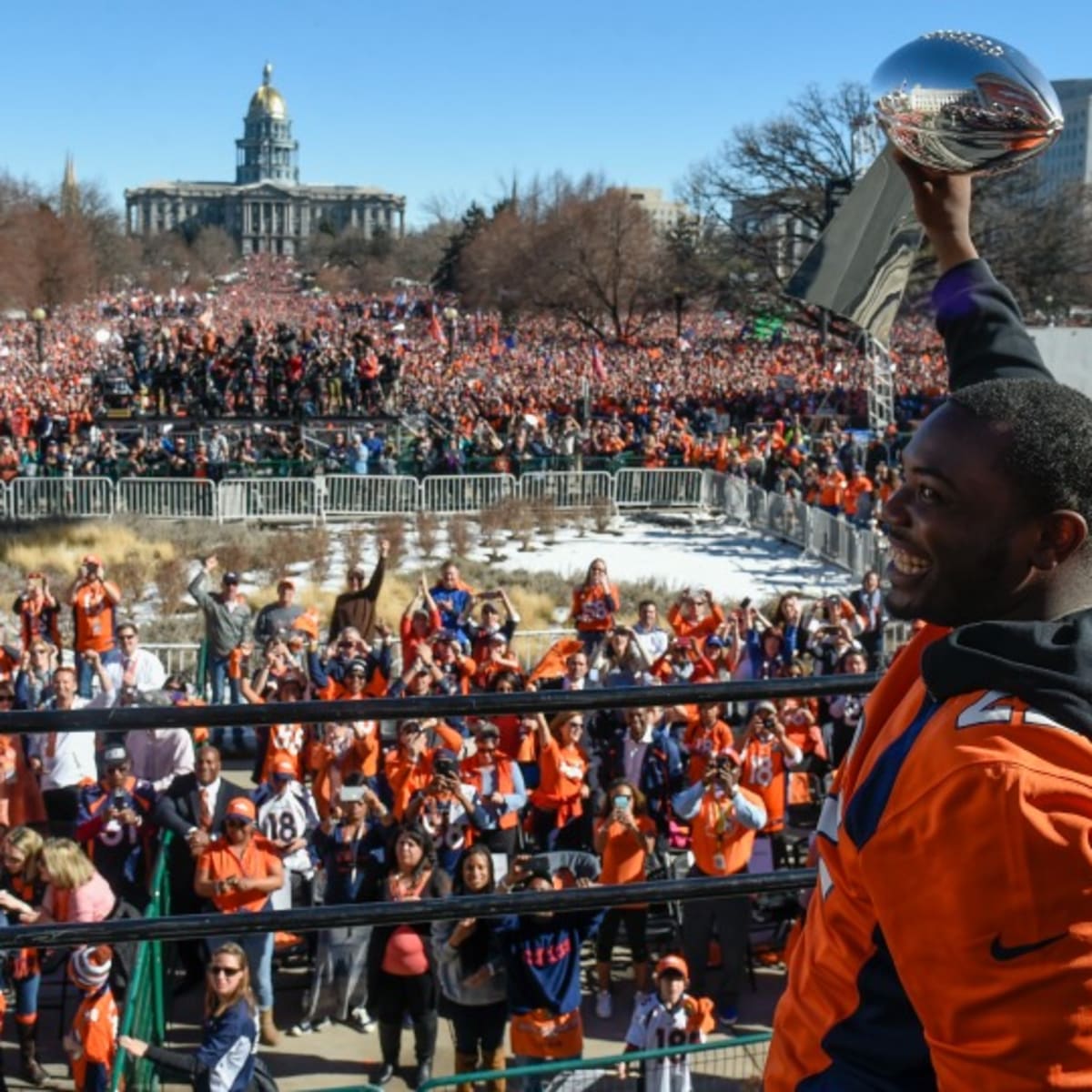 Denver Broncos, fans celebrate Super Bowl 50 win with victory parade —  PHOTOS