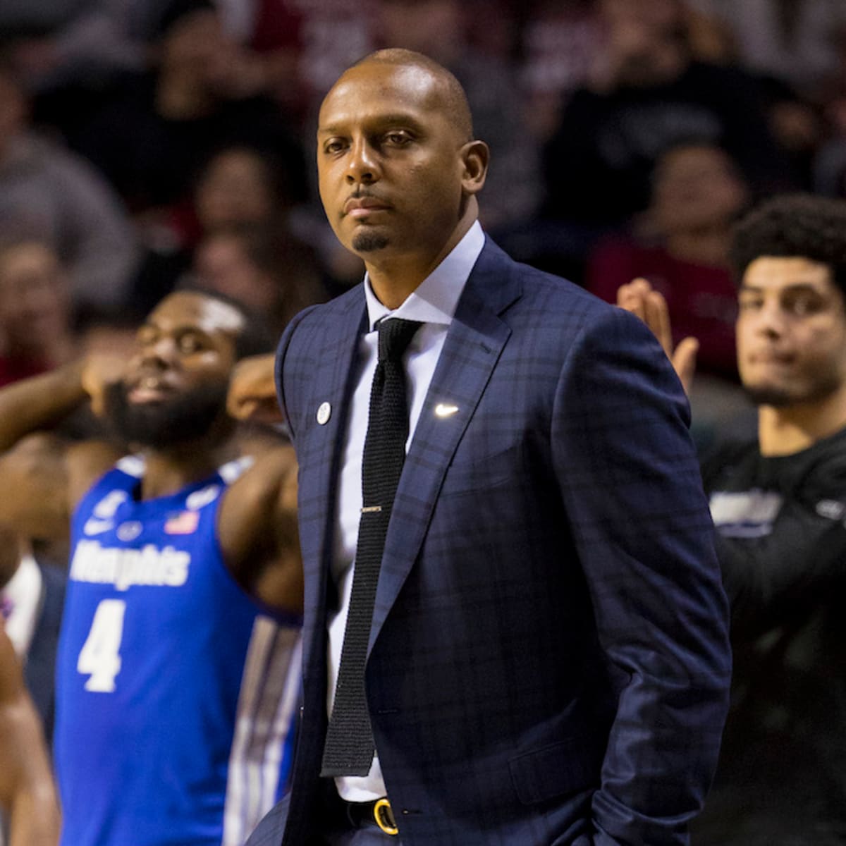 Memphis coach Penny Hardaway calls to his players during the first