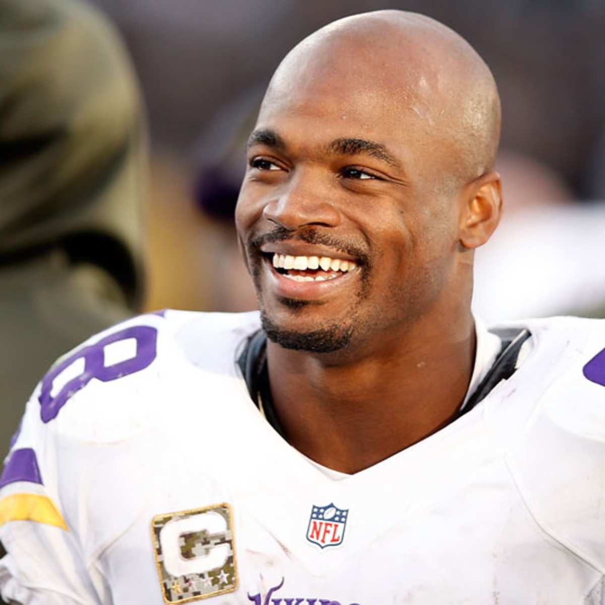 Adrian Peterson donates $100,000 to Houston senior citizens and students