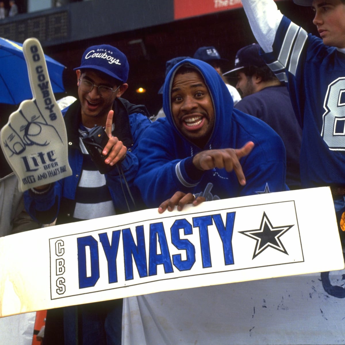 Dallas Cowboys fans ranked top bandwagon team for 'fashionable colors and  logos,' survey says