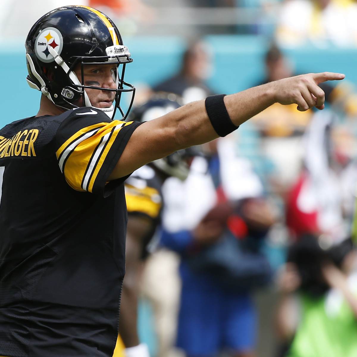 Ben Roethlisberger will have surgery after injuring left knee vs. Dolphins  