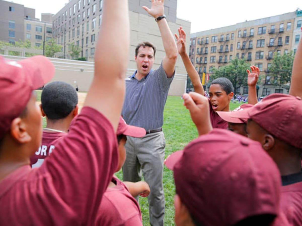 Mark Teixeira Helps Kids in Harlem - SI Kids: Sports News for Kids, Kids  Games and More