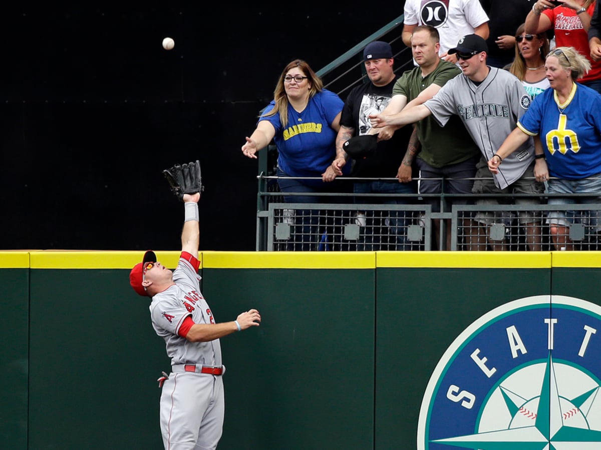 Mike Trout robs home run: Video of Angels CF vs Mariners - Sports