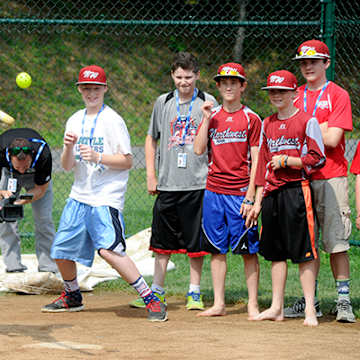 Ryan Howard Surprises Kids at Little League World Series