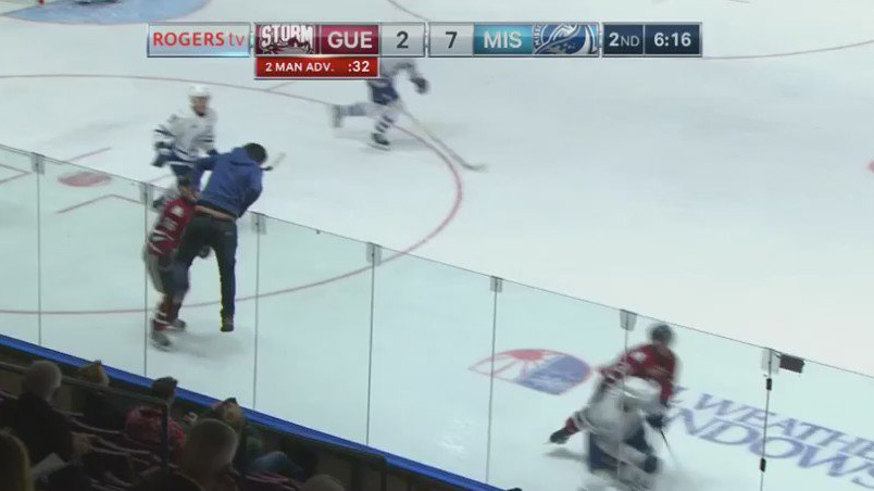 OHL hockey fan climbs on ice in Mississauga (Video) - SI Kids: Sports